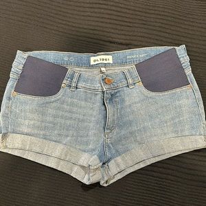EUC DL1961 maternity shorts size 30